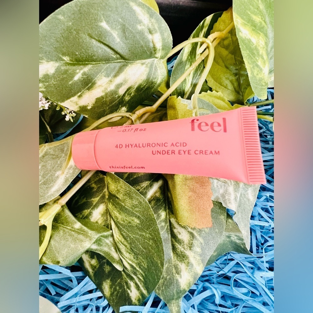 New Feel 4D Hyaluronic Acid Under Eye Cream